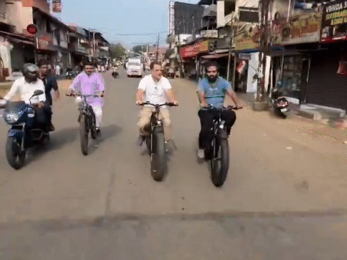 राहुल बोले केरल में महिला मुख्यमंत्री का बेसब्री से इंतजार:हिमंता ने कहा असम को आसमान तक ले जाना है, gen z हमारे साथ