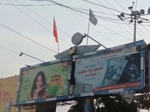 बंगाल के मुर्शिदाबाद में रामनवमी पर हिंसा:पत्थरबाजी में कई घायल, दुकानों में आगजनी; भाजपा का आरोप भगवा झंडा फेंककर सनातन धर्म का अपमान किया