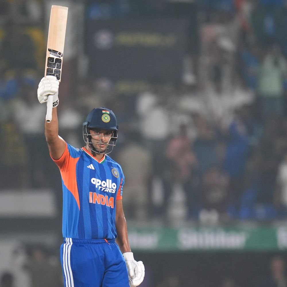 दुबे टी 20 वर्ल्डकप जीतने के बाद ट्रेन से मुंबई पहुंचे:अपर बर्थ पर छिपकर सफर किया, पत्नी ने tte से पहचान छिपाई