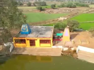 mohdeshwar nath mandir: छत्तीसगढ़ का इकलौता शिव मंदिर, साल में 3 बार शिवलिंग का बदलता है रंग