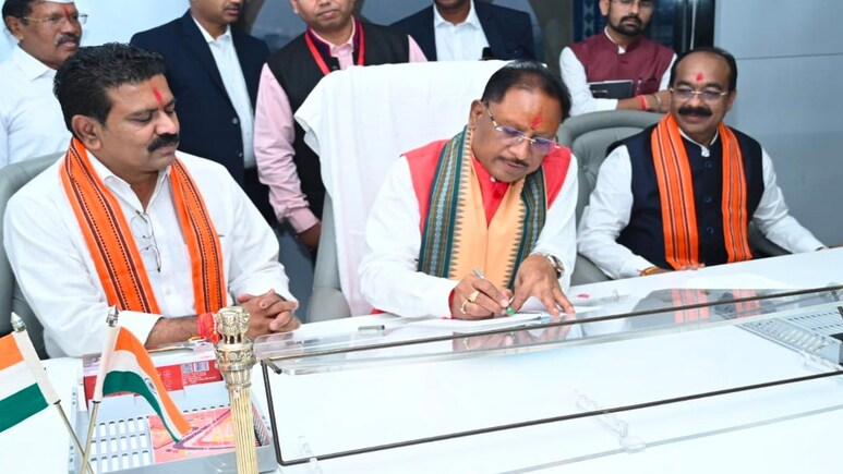 मंत्री जी का “office of profit” ! “रील” और “रियलिटी” के भौकाल में फंसी बीजेपी,छत्तीसगढ़ के उपमुख्यमंत्री विजय शर्मा के इस्तीफ़े की मांग ने पकड़ा जोर,आलाकमान अलर्ट मोड़ पर…?