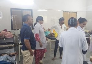 cg food poisoning: सामूहिक भोज के बाद 40 लोग की तबीयत बिगड़ी, सभी अस्पताल में भर्ती