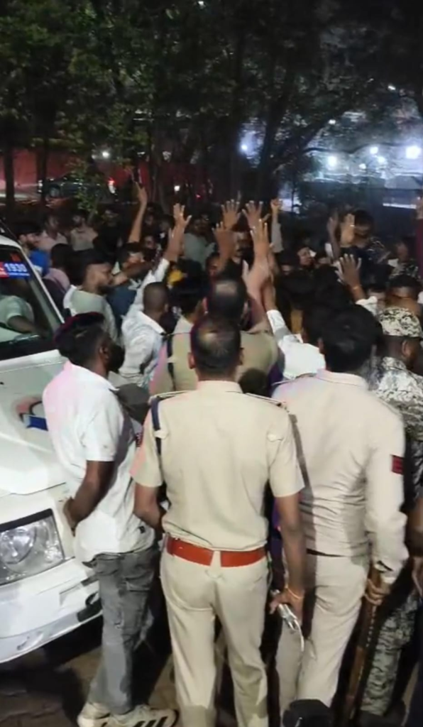 बच्चों की तकरार से भड़का बवाल,भिलाई में दो गुट आमने सामने,पुलिस ने निकाला फ्लैग मार्च…