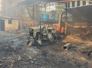 raipur factory fire: रायपुर के लकड़ी फैक्ट्री में भीषण आग, ट्रैक्टर और मशीनें जलकर खाक