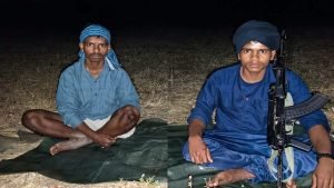 cg naxal surrender: 2 इनामी नक्सलियों ने किया सरेंडर, 8 8 लाख का था इनाम