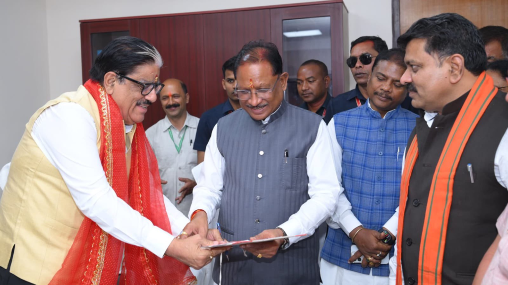 पूर्व ias गणेश शंकर मिश्रा ने छत्तीसगढ़ राज्य नीति आयोग के उपाध्यक्ष का पदभार किया ग्रहण,सीएम विष्णु देव साय समेत बीजेपी के कई नेताओं ने समारोह में की शिरक़त…