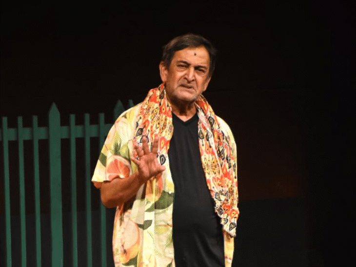 महेश मांजरेकर के नाटक एनिमल का मुंबई में प्रीमियर:नौ साल बाद हुआ मंचन, टाटा थिएटर में जैकलीन फर्नांडिज समेत कई सेलेब्स पहुंचे