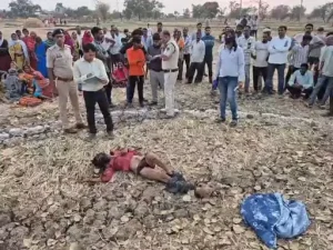 bilaspur murder: युवक की खून से लथपथ लाश, धारदार हथियार से हत्या की आशंका, दोस्तों संग शराब पीकर घूम रहा था