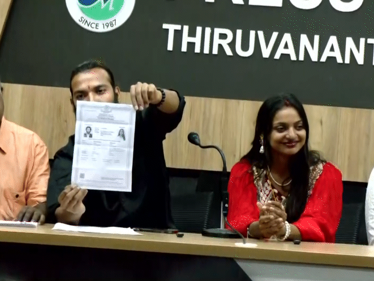 महाकुंभ वायरल गर्ल बोली शादी न होती तो सुसाइड कर लेती:मोनालिसा के पति फरमान बोले लव जिहाद की बात गलत, वो अपने धर्म में रहेगी