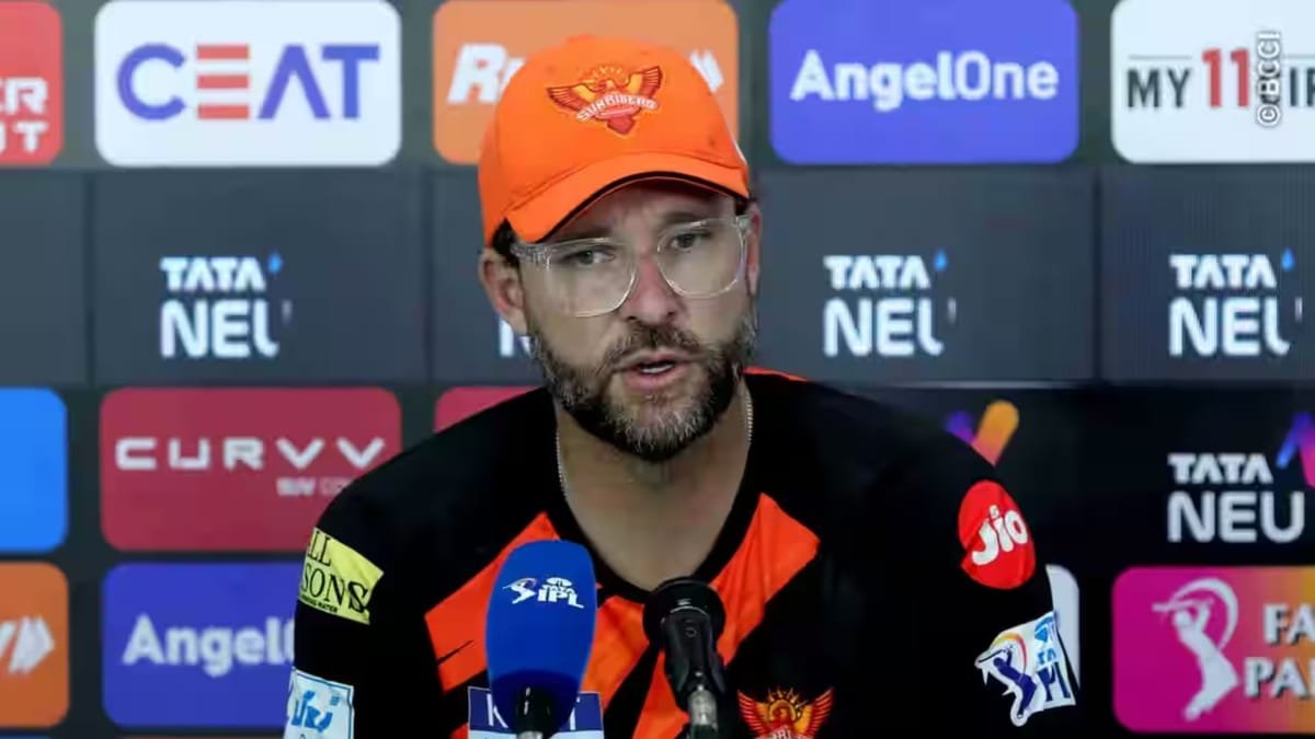 rcb vs srh: आरसीबी के खिलाफ मिली हार के लिए डेनियल विटोरी ने इन्हें ठहराया जिम्मेदार, बोले कोहली ने छीना मैच