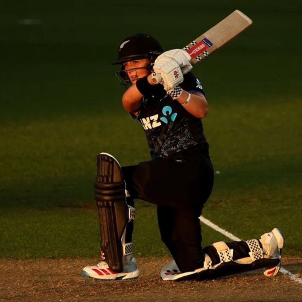 न्यूजीलैंड विमेंस का क्लीन स्वीप:जिम्बाब्वे को 10 विकेट से तीसरा टी 20 हराया; 65 रन का टारगेट छठे ओवर में चेज किया