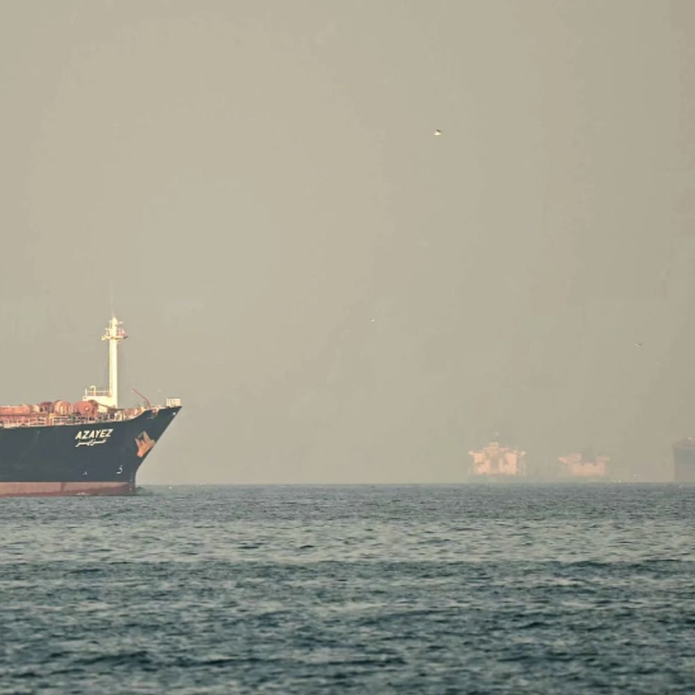 होर्मुज से 24 घंटे में निकले सिर्फ 2 जहाज निकले:दुनिया की 20% तेल सप्लाई रुकी; रक्षा मंत्री बोले भारत की तेल गैस सप्लाई पर सीधा असर