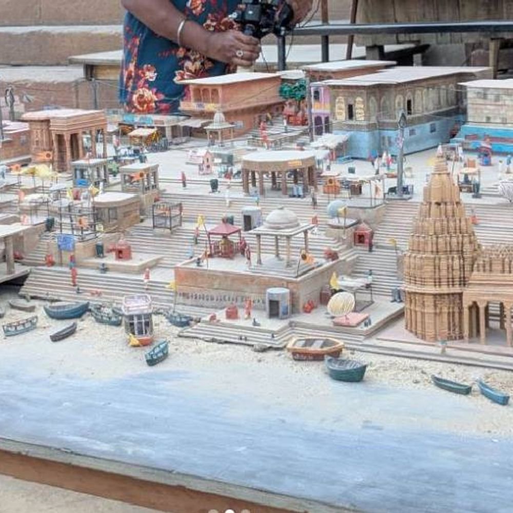 ‘वाराणसी’ के लिए राजामौली ने रची विशाल सिनेमाई दुनिया:रत्नेश्वर मंदिर से घाटों तक 6 एकड़ में बना 'काशी', बारीक डिटेलिंग के साथ बनवाए सेट