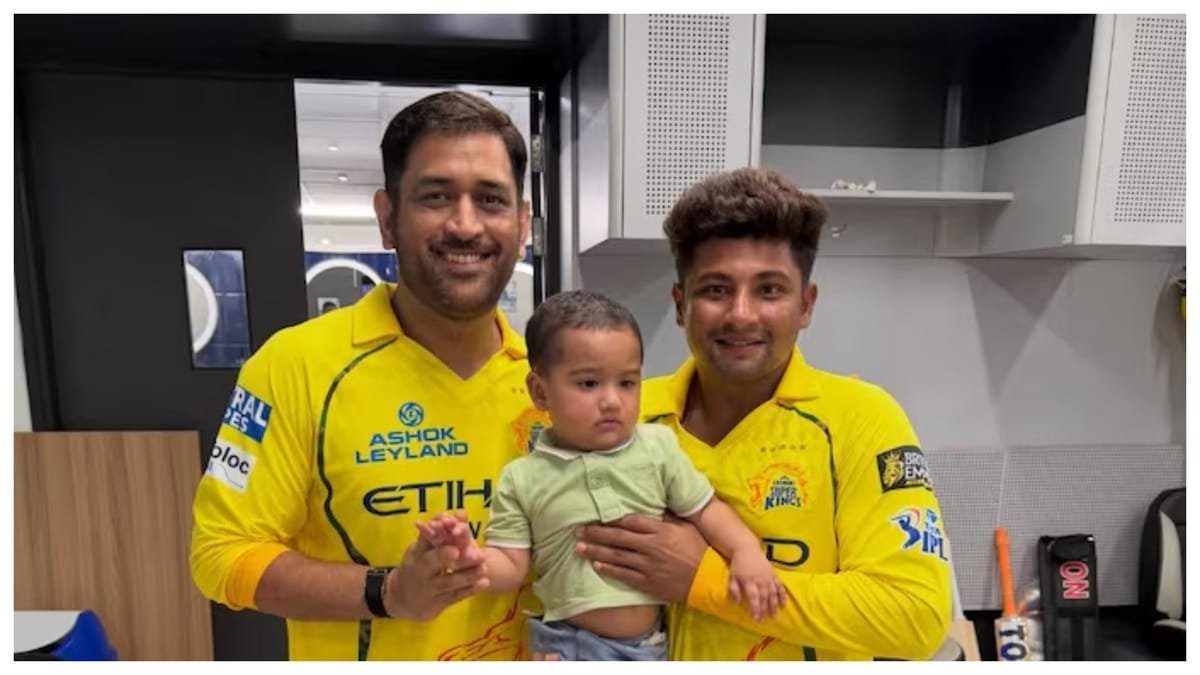 ipl 2026: धोनी का दिल जीतने वाला अंदाज, सरफराज के बेटे संग खेलते आए नजर; csk के कैंप से वायरल हुआ क्यूट वीडियो