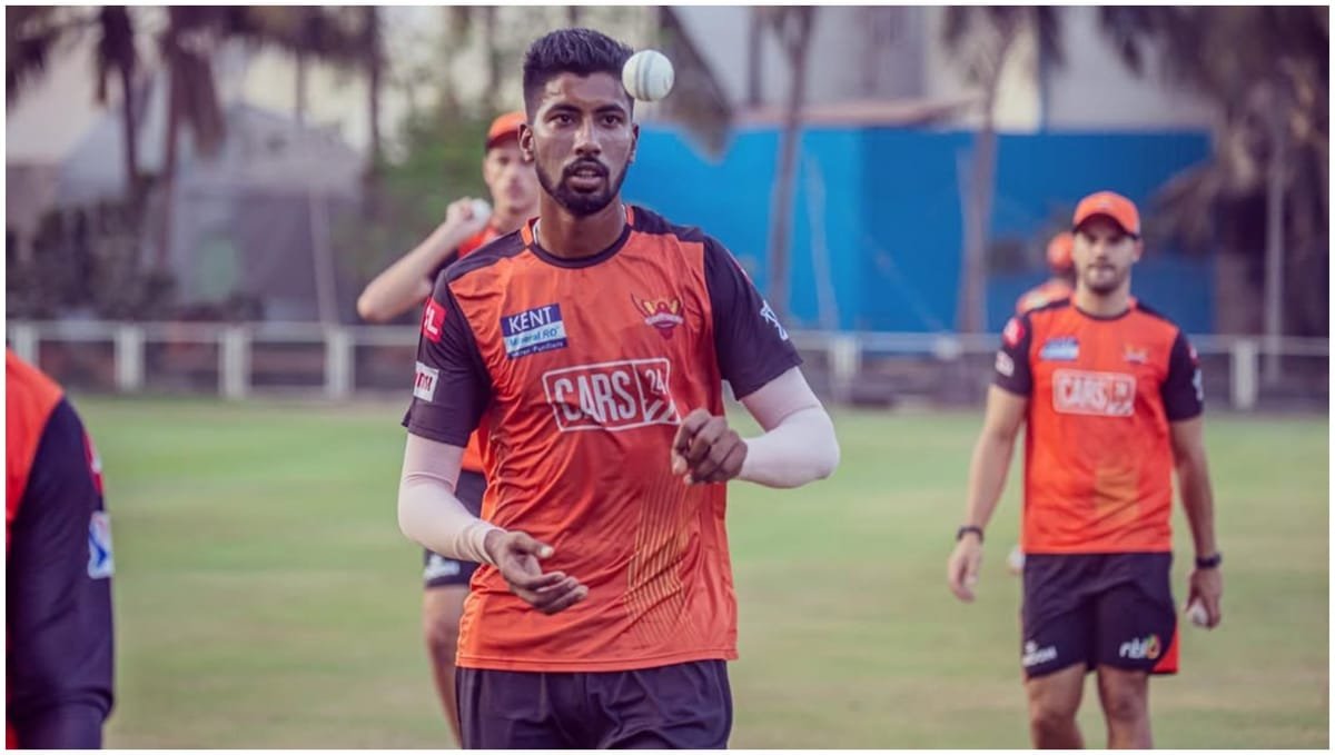 ipl 2026: कौन हैं सौरभ दुबे? केकेआर ने आकाश दीप की जगह किया टीम में शामिल, 2022 में सनराइजर्स का रहे थे हिस्सा