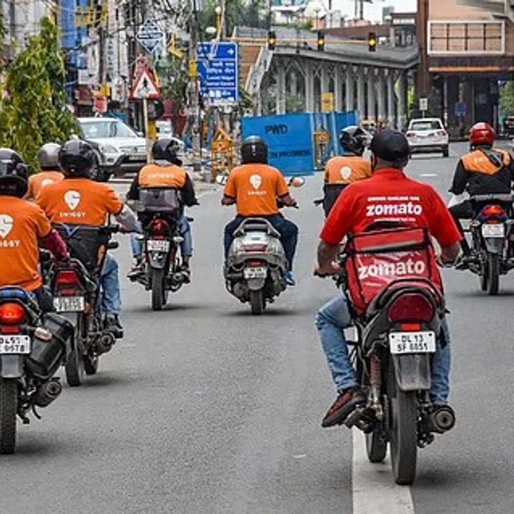 lpg की कमी से स्विगी जोमैटो पर ऑर्डर घटे:दिन में 30 नहीं, 5 ऑर्डर मिल रहे; रेस्टोरेंट बंद, it कंपनियां बोलीं घर से टिफिन लाएं