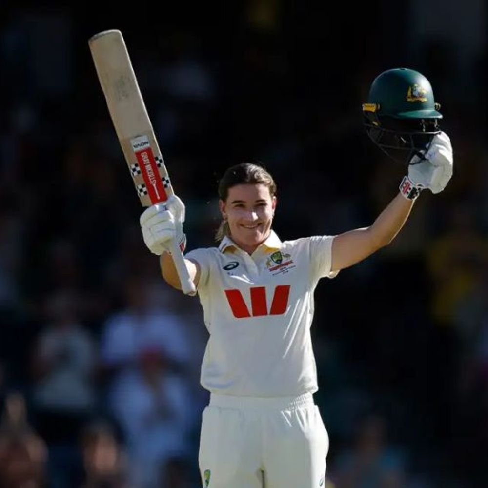 इंडिया ऑस्ट्रेलिया विमेंस टेस्ट aus 323 पर ऑलआउट:एनाबेल सदरलैंड का शतक, एलिस पैरी की फिफ्टी, सायली सतघरे ने 4 विकेट लिए