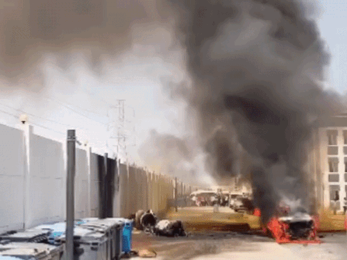 राजस्थान स्टूडेंट्स और कथावाचक हमले के बीच दुबई आबूधाबी में फंसे:एयरपोर्ट पहुंचते ही फ्लाइट कैंसिल, बोले चारों तरफ धमाके हो रहे है, मदद मांगी