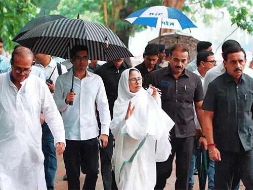 पश्चिम बंगाल में sir ही सबसे बड़ा मुद्दा:नई वोटर लिस्ट से cm ममता की परेशानी बढ़ी, 50 सीटों पर tmc को ज्यादा चुनौती