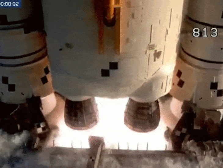 1972 के बाद पहली बार चांद के करीब पहुंचेंगे इंसान:10 दिन में चांद का चक्कर काटकर लौटेंगे, लॉन्च हुआ आर्टेमिस ii मिशन