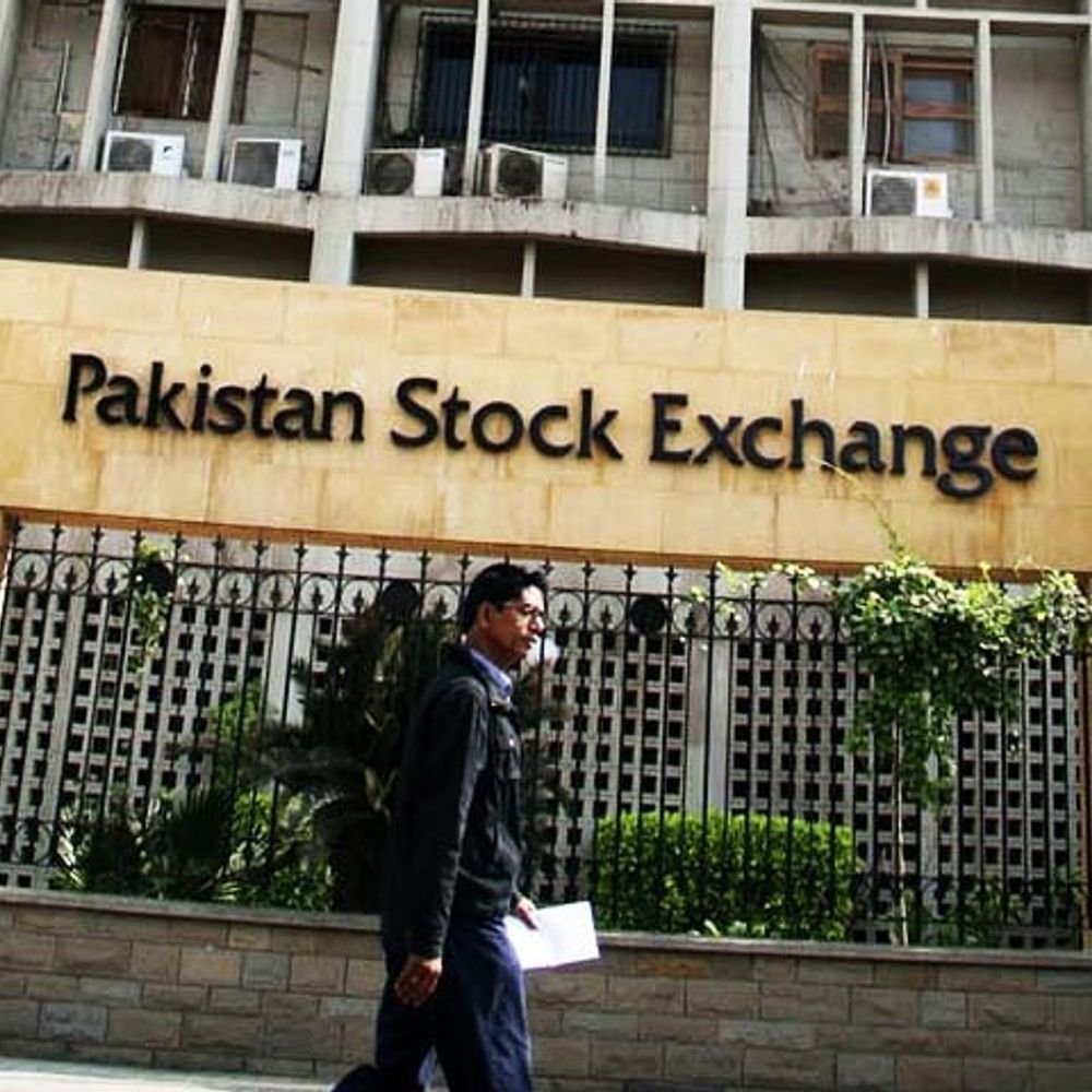 पाकिस्तानी शेयर मार्केट में इतिहास की सबसे बड़ी तेजी:अमेरिका ईरान सीजफायर के बाद मार्केट 14000 अंक चढ़ा, 9% बढ़कर 1,65,836 पर पहुंचा