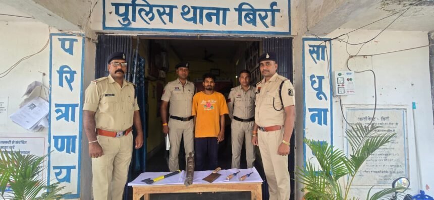 ताला काटकर घर में घुसा आरोपी, कुल्हाड़ी गंडासे से किया जानलेवा हमला