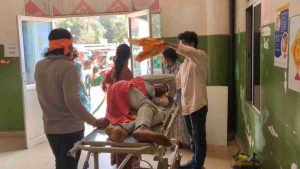 bastar pickup accident: ग्रामीणों से भरी पिकअप पलटी, 2 महिलाओं की मौके पर मौत; 37 घायल