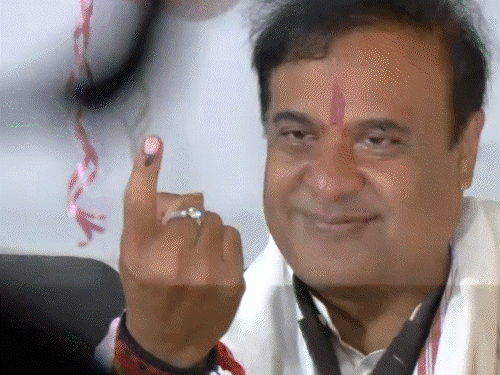 असम में वोटिंग के दौरान हिंसा, 30 लोग घायल:पुडुचेरी में कांग्रेस भाजपा समर्थक भिड़े; हिमंता ने कामाख्या मंदिर में पूजा के बाद वोट डाला