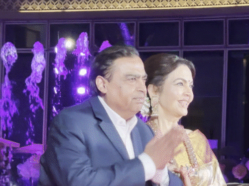 nmacc की तीसरी एनिवर्सरी में पहुंचे सलमान खान:रणवीर सिंह भी सेलिब्रेशन में शामिल हुए, मुकेश नीता अंबानी ने इवेंट होस्ट किया था