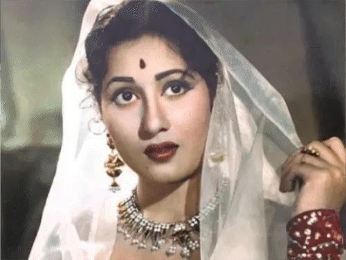 मधुबाला की बायोपिक में धुरंधर फेम एक्ट्रेस की चर्चा:दावा लीड रोल में सारा अर्जुन नजर आ सकती हैं, आधिकारिक घोषणा बाकी