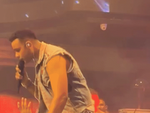 कॉन्सर्ट विवाद पर सिंगर अर्पित बाला ने चुप्पी तोड़ी:बोतल लगने पर ऑडियंस पर थूका था, बोले मुझे उकसाया गया, चोट लगी, ये सिक्योरिटी का मामला है