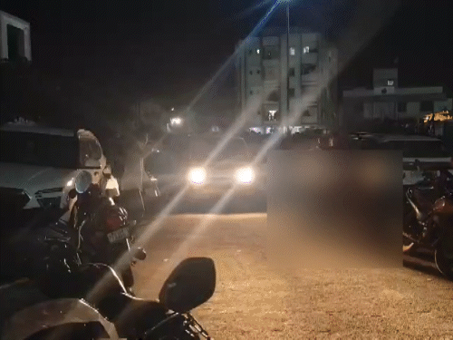 महाराष्ट्र के नासिक में कुएं में कार गिरी, 9 मौतें:सभी एक ही परिवार के, इनमें 6 बच्चे भी शामिल