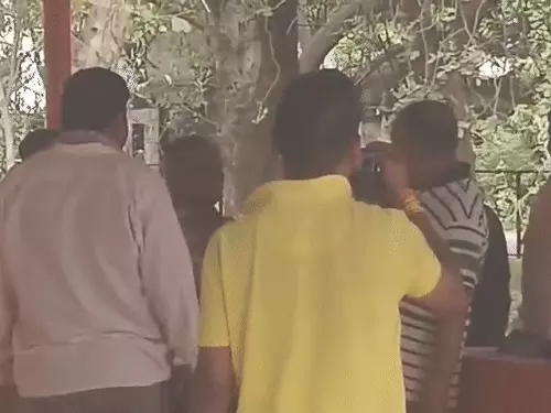 bhilai news: हनुमान जयंती पर चुपके से किया मूर्ति स्थापना, सब्बल चलवाकर उखड़वाई प्रतिमा; हुआ भारी बवाल..