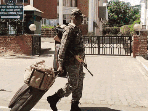 चंडीगढ़ bjp हेडक्वार्टर ब्लास्ट केस में 2 गिरफ्तार:पंजाब पुलिस ने रोपड़ से पकड़े; हमले से जुड़े video में ऑफिस के पास दिखे थे