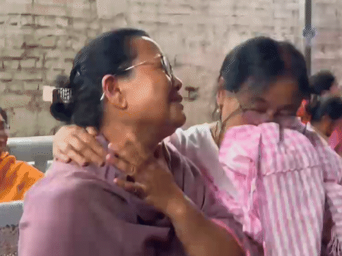 मणिपुर हिंसा घायल मां से 3 दिन बच्चों की मौत छिपाई:अस्पताल में अखबार से सच पता चला; बम हमले में 2 बच्चों की मौत हुई थी