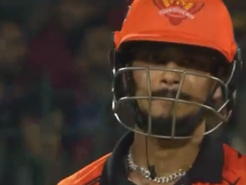 ipl 2026; kkr के खिलाफ ईशान का नहीं चला बल्ला:14 रन बनाकर आउट; 8वें ओवर में लगातार 3 चौके जड़े; srh का कोलकात्ता से मुकाबला