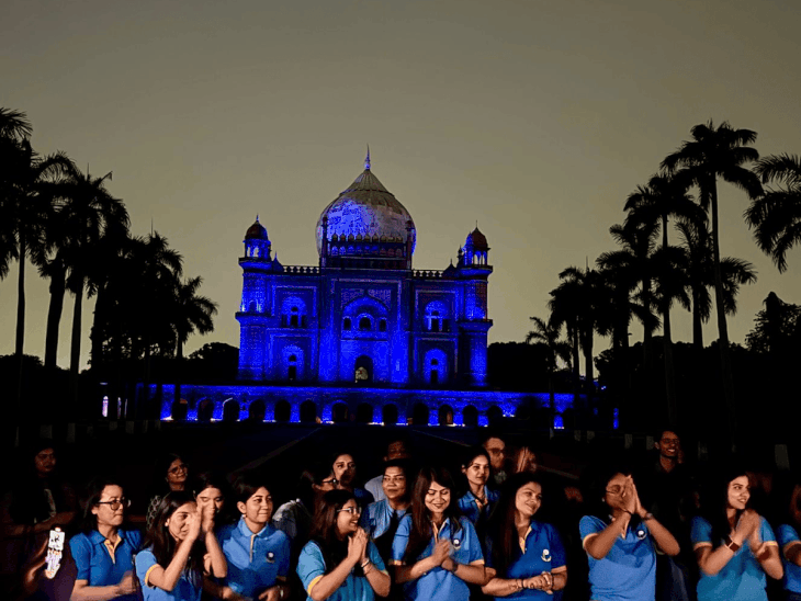 विश्व ऑटिज्म जागरूकता दिवस दिल्ली का सफदरजंग मकबरा जगमगाया:दुनिया में चल रहे 'लाइट इट अप ब्लू' के तहत आयोजन, भारत में 2 करोड़ पीड़ित