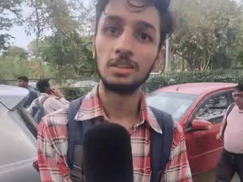 चंडीगढ़ में पंजाब bjp हेडक्वार्टर के बाहर ब्लास्ट:दीवारों पर 70 80 छर्रे के निशान, क्रूड बम से धमाके का शक, 2 संदिग्धों की तलाश