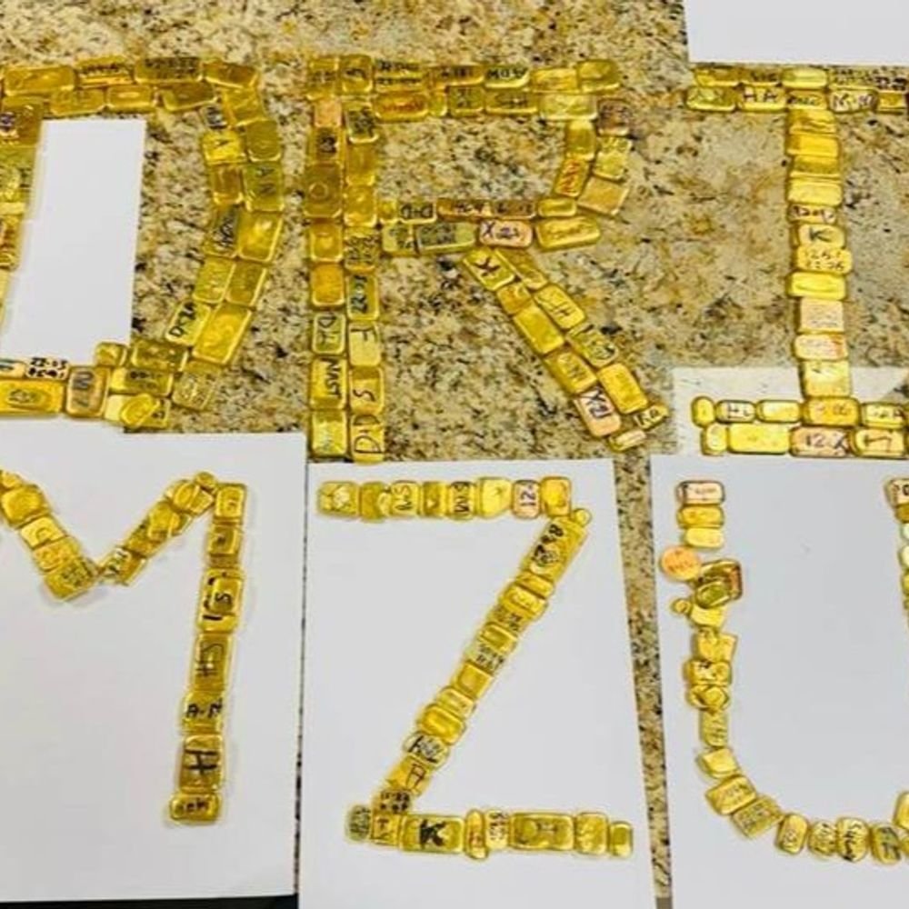 मुंबई एयरपोर्ट पर ₹38 करोड़ का 29.37 किलो सोना जब्त:24 केन्याई महिलाएं गिरफ्तार, कपड़ों बैग में छिपाकर ला रही थीं