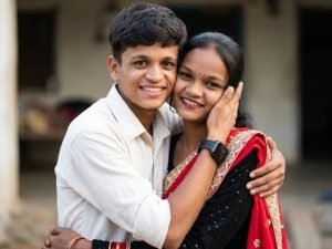 sarguja suicide: पति को गले लगाकर कमरे में बंद हुई नवविवाहिता, छप्पर तोड़कर निकाला शव