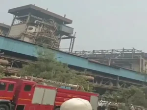 bhilai steel plant fire: भिलाई स्टील प्लांट में टर्बाइन ब्लास्ट से भीषण आग, 7 से अधिक कर्मी घायल
