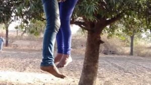 dhamtari suicide: प्रेमी जोड़े ने आम के पेड़ पर फांसी लगाकर दी जान, कल शाम से थे लापता