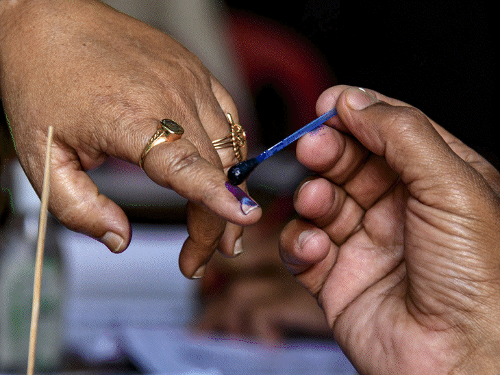 असम के एक पोलिंग बूथ में आज दोबारा वोटिंग:बंगाल में मोदी की तीन रैलियां; पीएम मुर्शिदाबाद हिंसा में पीड़ित परिवार से भी मिलेंगे