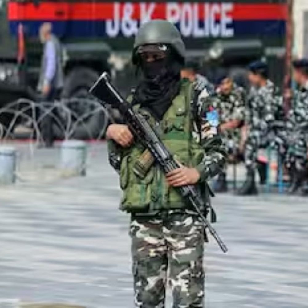 जम्मू कश्मीर में 16 साल से फरार पाकिस्तानी आतंकी गिरफ्तार:लश्कर का मेंबर था; एक साथी और तीन मददगार भी पकड़े गए