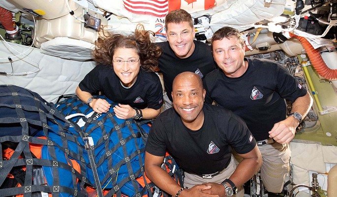 artemis 2 mission | चांद का चक्कर लगाकर धरती पर लौटे चारों एस्ट्रोनॉट्स