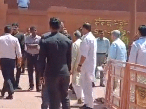 थोड़ी देर में नीतीश कुमार राज्यसभा सांसद की लेंगे शपथ:मोदी शाह से हो सकती है मुलाकात, हरिवंश तीसरी बार पहुंचे राज्यसभा