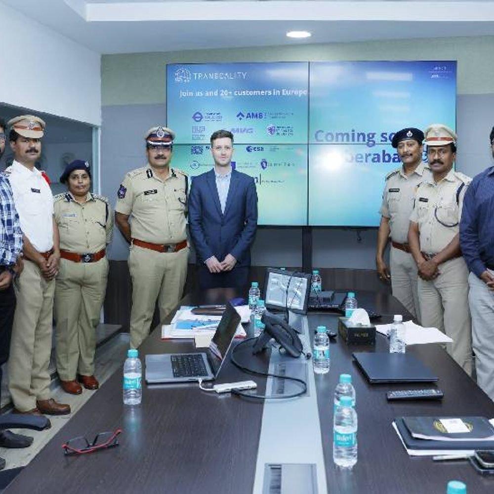 स्कूल बसों का लंदन जैसा हाईटेक नेटवर्क तेलंगाना में:एक रूट के कई स्कूलों के लिए साझा बस, खास एप से जुड़ेंगे पेरेंट्स, स्कूल ऑपरेटर