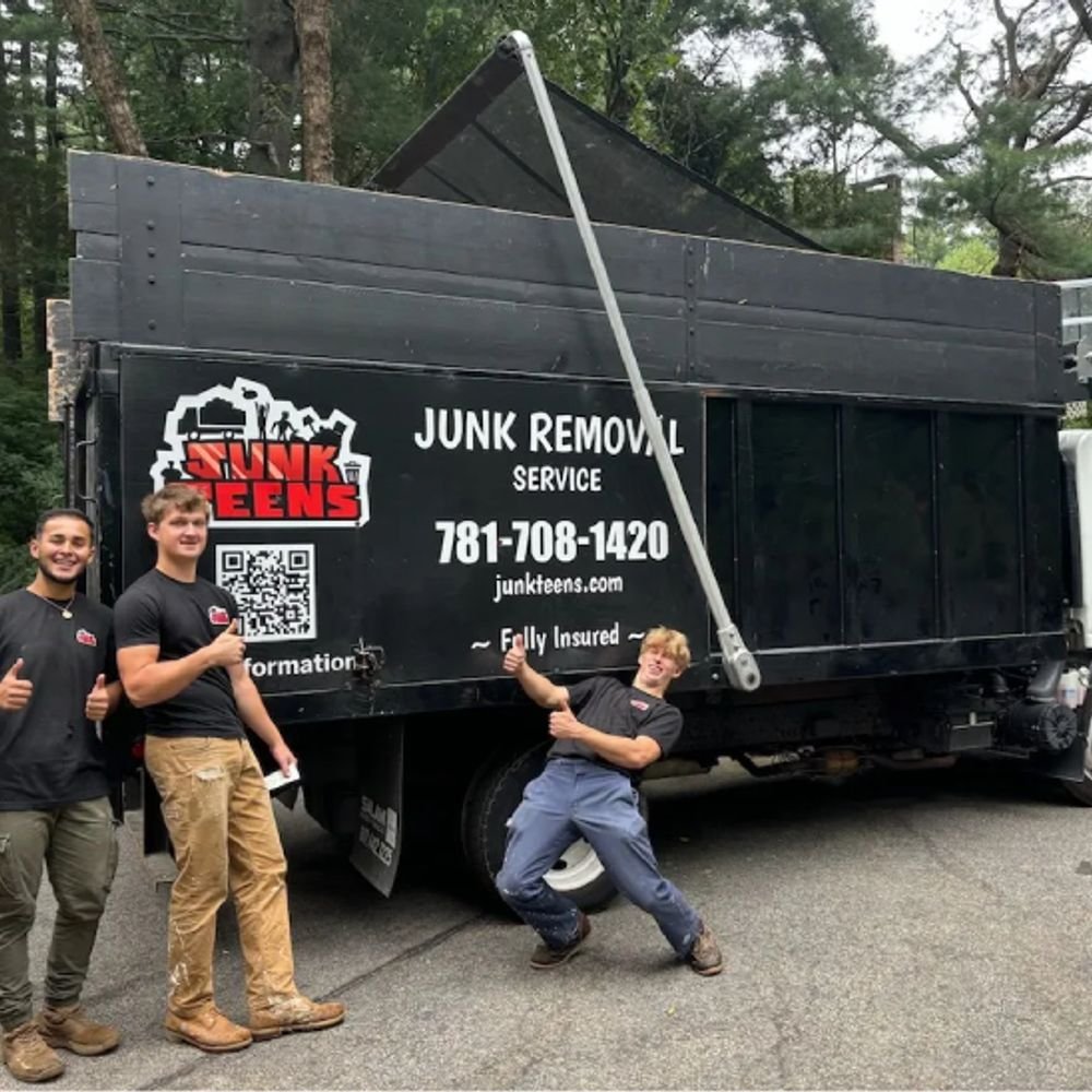 कचरे में ​मिले स्पीकर ने जेन जी भाईयों को बनाया करोड़प​ति:3.5 लाख रुपए में ट्रक खरीदा, घर ऑफिस से कचरा उठाया, रीसेल कर बढ़ाया बिजनेस