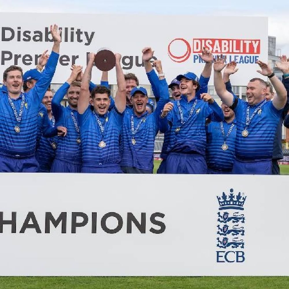 इंग्लैंड क्रिकेट बोर्ड पर गंभीर आरोप:डिसेबिलिटी प्रीमियर लीग के मैचों में दिव्यांग खिलाड़ी तो पानी पिला रहे, जो दिव्यांग न​हीं वे खेलने उतरे
