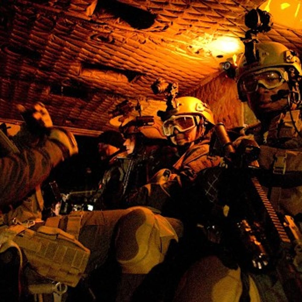 सील टीम 6 ने पहाड़ों से अमेरिकी पायलट को बचाया:ईरान में 300 किमी घुसकर ऑपरेशन को दिया अंजाम, लादेन को मारने वाली यही यूनिट थी